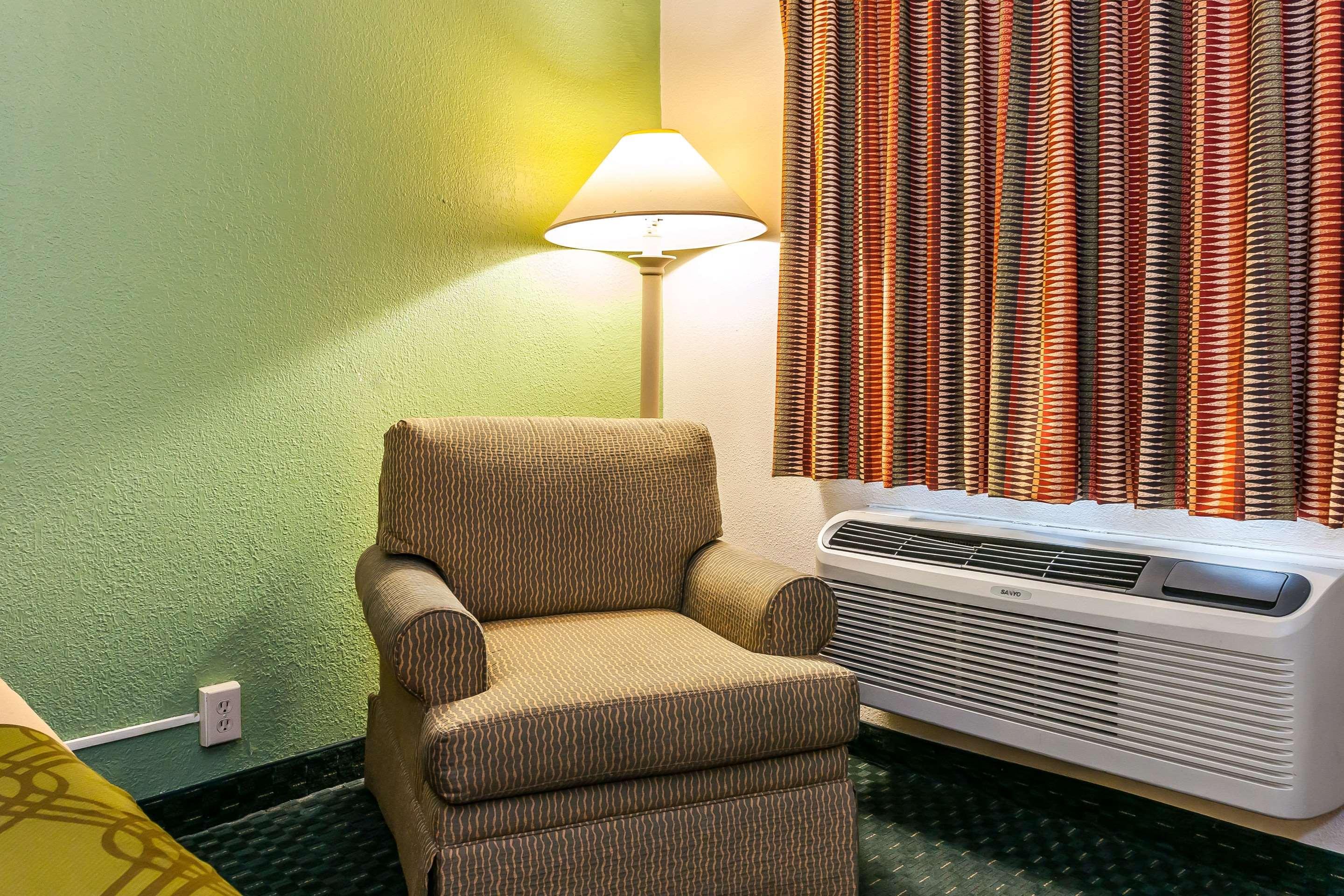 Econo Lodge Vincennes Exterior foto